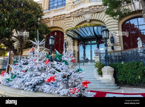 decorations in place du casino monte carlo - monte carlo christmas decorations.